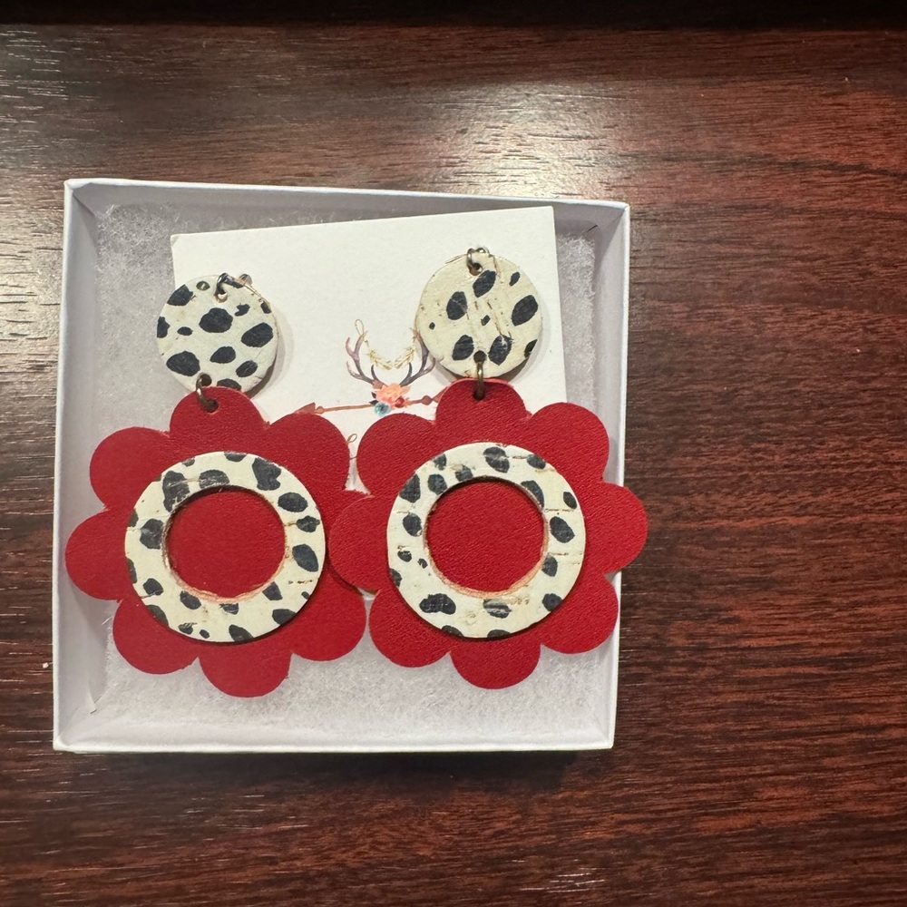 - Averee Grace Designs Leather earrings in a unique design. Boutique. NWT
